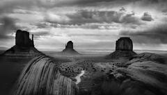 Approaching storm, Monument Valley