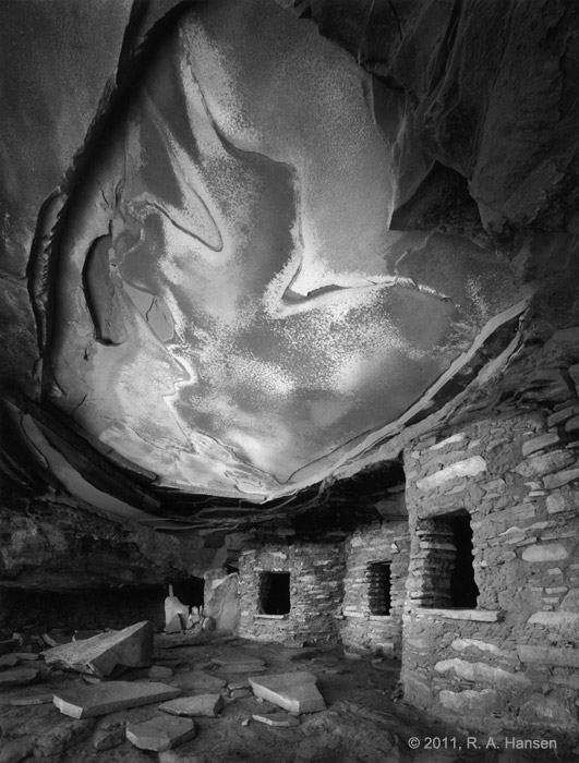 This very special 800 year old Anasazi ruin site, hidden in a remote canyon in southern Utah, was located only after an extensive...