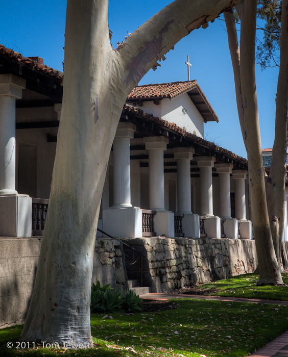 East colonnade, facade -- This wing of the mission, built in 1794, originally housed the living areas; it now serves as a museum...